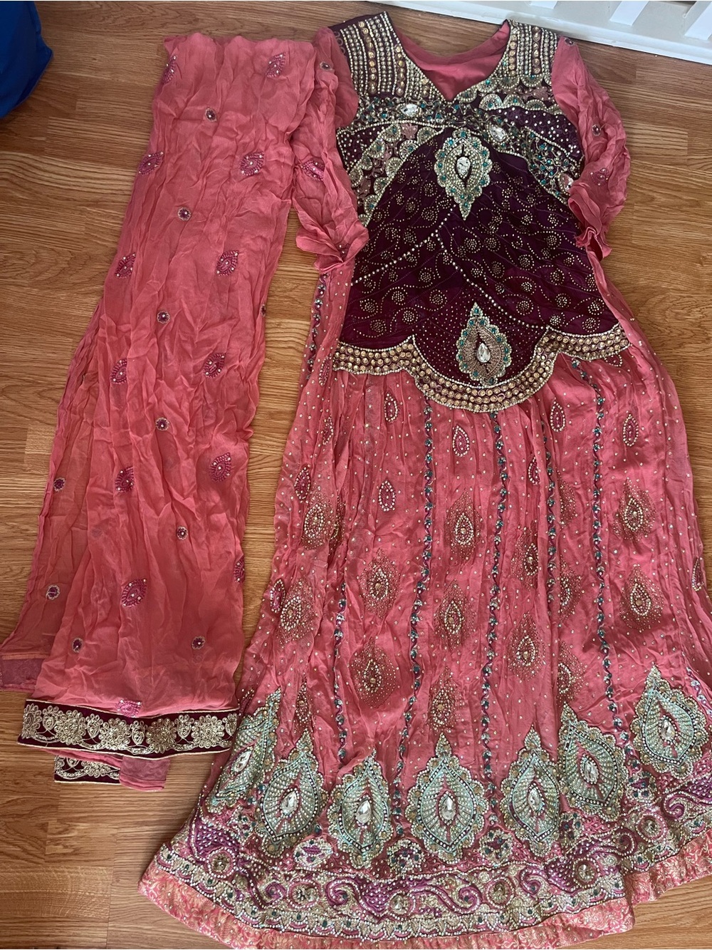 Women’s Pakistani/ Indian fancy dresses and dupata